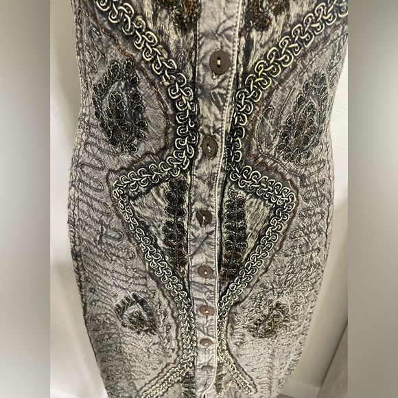 Magic Green Midi Dress with Buttoned Style and Spaghetti Straps - Picture 5 of 7